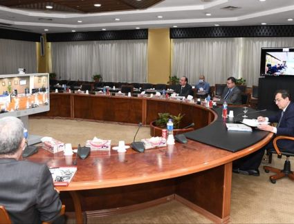 الملا يكلف بمراجعة موقف مشروعات التكرير الجديدة لمواجهة تحديات فيروس  كورونا