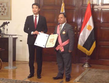 رئيس كوريا الجنوبية يمنح وزير المالية وسام "الاستحقاق" من الطبقة الأولى.. والشركات تصفه بــ "حلاَّل المشاكل"