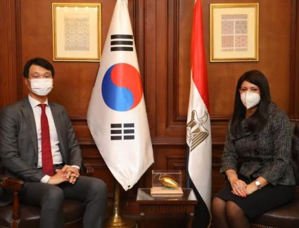 "المشاط" تبحث مع سفير كوريا الجنوبية بالقاهرة مجالات التعاون المستقبلية والمساهمات الطبية المقدمة لمصر