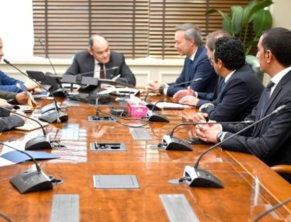 وزير الصناعة يبحث مع وفد شركة «بي اس اتش» العالمية خططها الحالية والمستقبلية بالسوق المصري