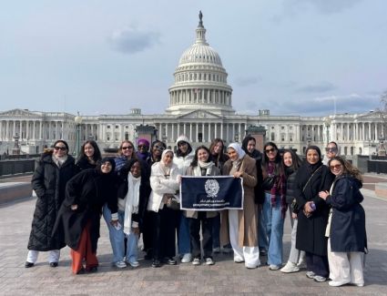 طلاب من جامعة جورجتاون في قطر يشاركون في رحلات تعليمية لاكتساب المعارف العملية