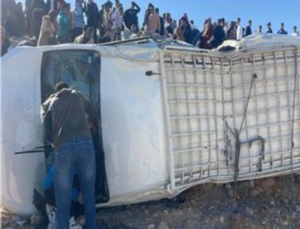 مصرع طالبتين وإصابة 11 في انقلاب ميكروباص بطريق الجلالة