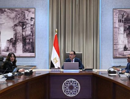 رئيس الوزراء يتابع مع «الوطني لتخطيط» استخدامات أراضي الدولة ملفات العمل