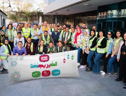 موظفو أمان وريفي وتمويلي يشاركون في شراء وتوزيع《شنط رمضان》