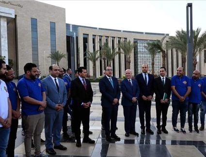 رئيس الوزراء يستقبل منظمي حفل إفطار 15 رمضان في المطرية