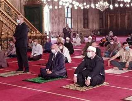 وزير الأوقاف: عدم الالتزام بالإجراءات الوقائية إثم ومعصية.. ولا حرج على من صلى في بيته 