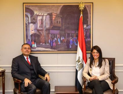 «المشاط» تبحث الجهود المشتركة في مجال تمكين الشباب وريادة الأعمال مع مؤسسة «صلتك»