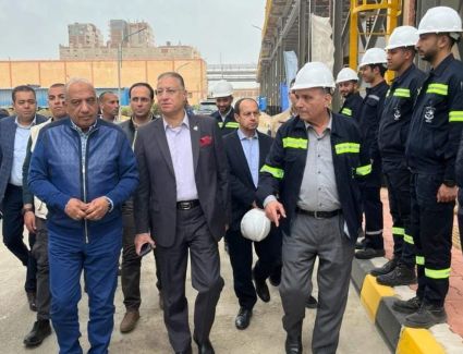 وزير قطاع الأعمال يفتتح ويتفقد عددا من المشروعات بالإسكندرية 