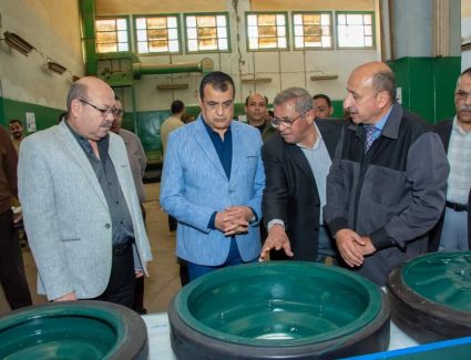خلال زيارته لشركة «هليوبوليس للصناعات الكيماوية».. وزير الإنتاج الحربي يوجه بضرورة السعي الدائم لتطوير المنتجات 