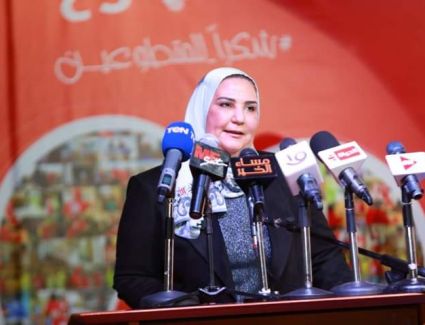 احتفالا باليوم العالمي للتطوع.. وزيرة التضامن: العاملون بالهلال الأحمر أدوا دورهم باحترافية وكفاءة