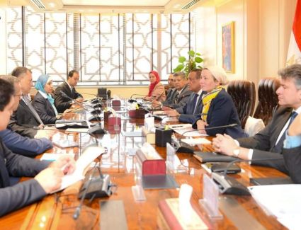 4 وزراء يناقشون آليات تطبيق منظومة التخلص الآمن من المخلفات بالمنشآت السياحية