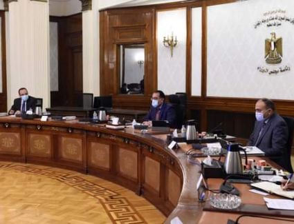 تنفيذا لتكليفات الرئيس السيس..  مدبولي يتابع تطوير أداء بنك الاستثمار القومي