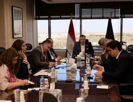 السياحة تستعرض التصميم المبدئي للشعار المرتقب منحه للكيانات المُرخصة