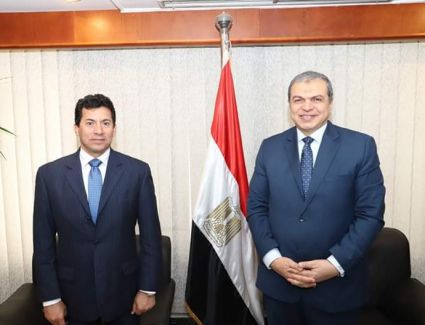 وزيري الرياضة والقوى العاملة يبحثان أوضاع العمالة غير المنتظمة بالأندية والمراكز الرياضية