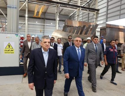 «أسامة ربيع» يشهد افتتاح مصنع «مصر» لبناء القاطرات في شركة ترسانة جنوب البحر الأحمر
