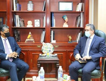 "العناني" يناقش مع رئيس شركة "ماريوت" العالمية  إقامة فنادق 3 و 4 نجوم بالمدن السياحية الجديدة