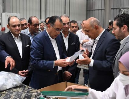 «مدبولي» من العاشر.. يجدد التأكيد على استعداد الحكومة لتقديم الدعم لدفع العمل بالشركات والمصانع 