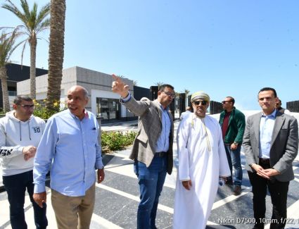 مساعد وزير الإسكان يصطحب وزير الإسكان العمانى والوفد المرافق له فى جولة بمدينة العلمين الجديدة