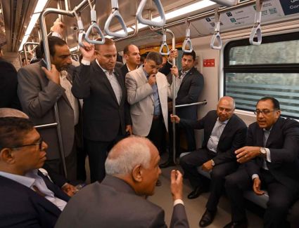 رئيس الوزراء يتفقد أعمال التشغيل التجريبي بالركاب للجزء الثالث من المرحلة الثالثة من الخط الثالث للمترو