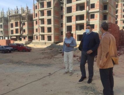 رئيس جهاز مدينة ملوى الجديدة يتفقد أعمال تنفيذ 1024 وحدة سكنية بمشروع " JANNA"
