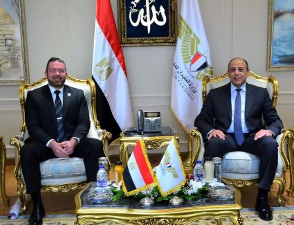 وزير الطيران المدنى يلتقي وفد إدارة أمن النقل الأمريكية «TSA» بالعاصمة الإدارية الجديدة