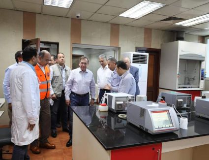 وزير البترول يتفقد التوسعات الجديدة بالمشروعات في مسطرد 