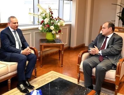  وزير التجارة يبحث مع صندوق التنمية الحضرية سبل تحقيق التنمية الصناعية بمنطقة الحرف