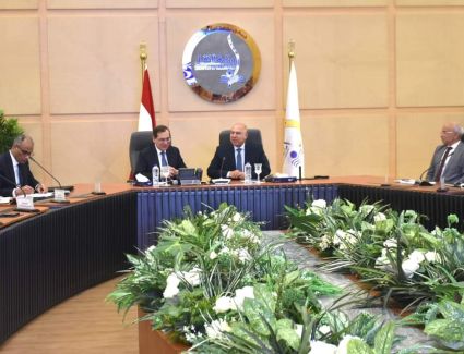 وزيرا النقل والبترول يبحثان المستجدات الخاصة  بعدد من المشروعات الهامة ذات الاهتمام المشترك 