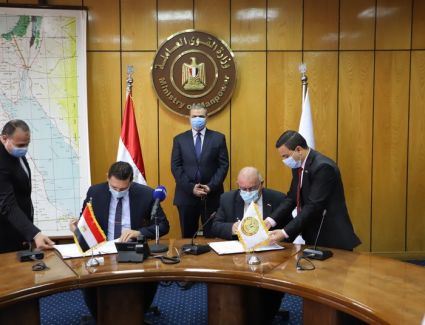 "سعفان" يشهد توقيع بروتوكول تعاون مع شركة يابانية لتدريب الشباب علي صناعة ضفائر السيارات