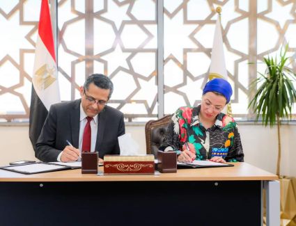 ياسمين فؤاد والبلشى يوقعان بروتوكول تعاون بين وزارة البيئة و نقابة الصحفيين لرفع الوعى البيئى بالقضايا البيئية المختلفة