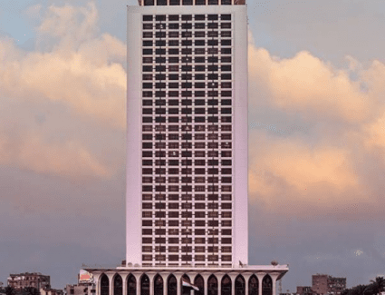 الخارجية المصرية تعلن استئناف العلاقات الدبلوماسية مع "دولة قطر"
