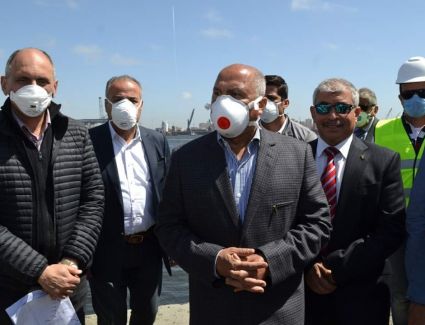 وزير النقل يتابع أعمال إنشاء المحطة "متعددة الأغراض" بميناء الإسكندرية 