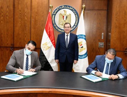 بإستثمارات 13 مليون دولار.. وزير البترول والثروة المعدنية يشهد توقيع 5 عقود للبحث عن الذهب