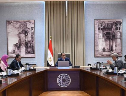 رئيس الوزراء يستعرض مع مجموعة «العربي» المقترحات الخاصة بزيادة نسب التصنيع المحلي للمنتجات