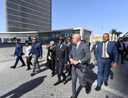 وزير الإسكان يشرح لنائب رئيس جمهورية غينيا الاستوائية والوفد المرافق له جهود الدولة المصرية في إنشاء العاصمة الإدارية الجديدة