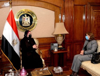 وزيرة التجارة تبحث مع رئيس بنك التنمية الصناعية للارتقاء بالصناعة المصرية وزيادة معدلات الصادرات