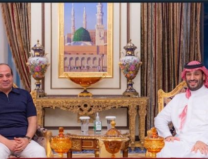 لقاء أخوي يجمع الرئيس السيسي وولي العهد السعودي في منى