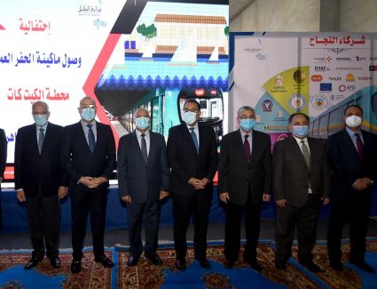 رئيس الوزراء يشهد وصول ماكينة الحفر العميق الى محطة "الكيت كات" بالمرحلة الثالثة من الخط الثالث لمترو الأنفاق.. صور 