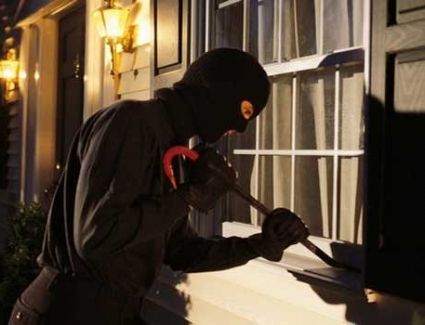 حبس تشكيل عصابي لسقرتهم فيلا رجل أعمال بالتجمع