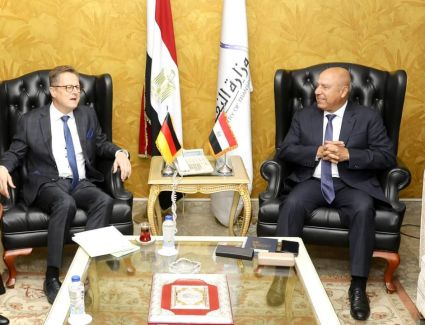وزير النقل يبحث مع السفير الألماني بالقاهرة لتعزيز التعاون المشترك 