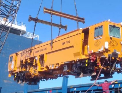 النقل: وصول 16 عربة ثالثة مكيفة جديدة و4 ماكينات لصيانة وتجديد السكة الحديد