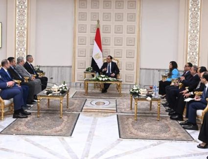 مدبولي يلتقي مسئولى شركة《في جروب》اليونانية لاستعراض أوجه التعاون المشتركة