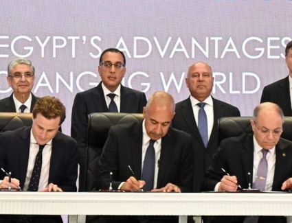 رئيس الوزراء يشهد توقيع اتفاقية لإنتاج الهيدروجين الأخضر ومشتقاته بمنطقة جرجوب