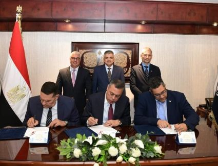 لتأدية الخدمات وإدارة المخلفات بمدخل قناة السويس الشمالي.. توقيع عقد بين《انتيبوليوشن إيجيبت》والشركة المصرية للتوريدات