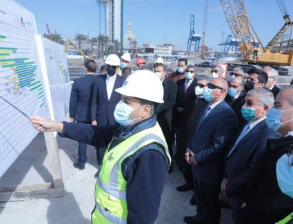 وزيرا النقل وقطاع الأعمال يتفقدان المحطة متعددة الأغراض بميناء الإسكندرية.. صور
