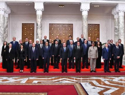 ننشر التشكيل الكامل للحكومة الجديدة بعد أداء اليمين الدستورية أمام الرئيس السيسي 