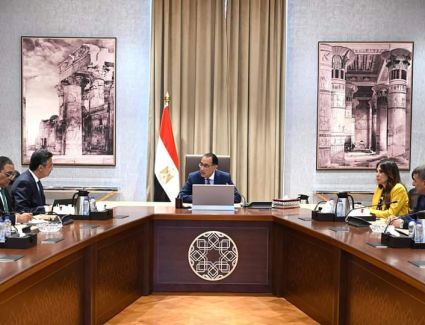 رئيس الوزراء يتابع جهود توافر السلع وضبط الأسواق