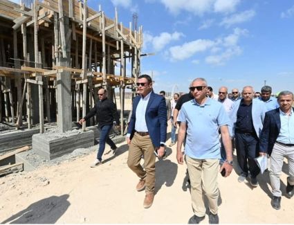 وزير الإسكان يتفقد اوحدات المبادرة الرئاسية سكن لكل المصريين ببرج العرب الجديدة