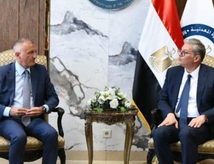 وزير البترول والثروة المعدنية يستقبل وفداً من شركة إينى الإيطالية   