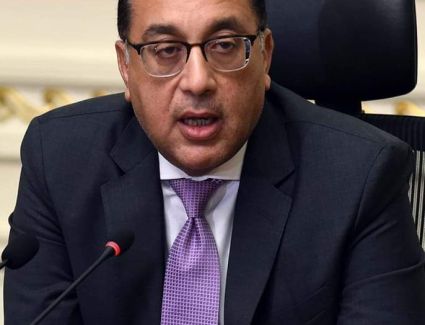 رئيس الوزراء يُصدر قرارين بتشكيل واختصاصات المجموعتين الوزارتين للتنمية البشرية والصناعية